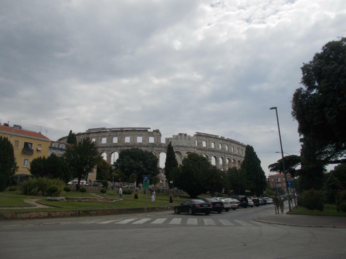 Ella Apartment Pula Exterior photo